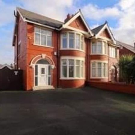Hidden Gem W/ Parking Short Walk To Pleasure Beach Blackpool Extérieur photo